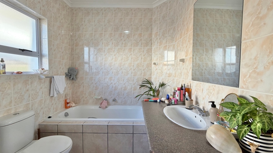 3 Bedroom Property for Sale in Mountainside Western Cape